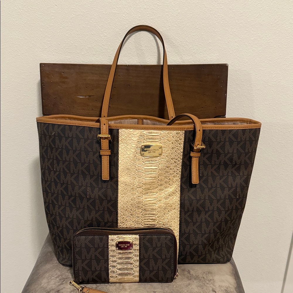 Michael Kors Center Stripe JetSet Travel Large Tote w/ Travel Continental Wallet